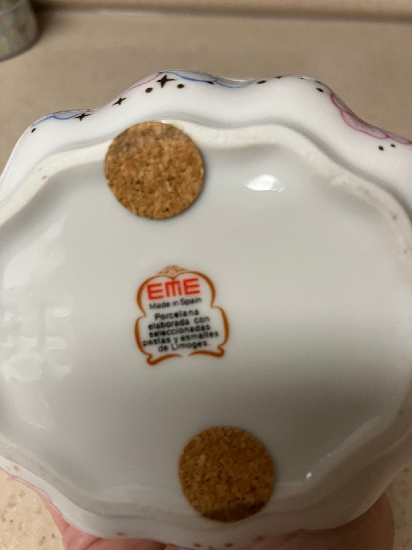 Porcelain Basket made with selected Limoges pastels and enamels. Made in Spain by EME.